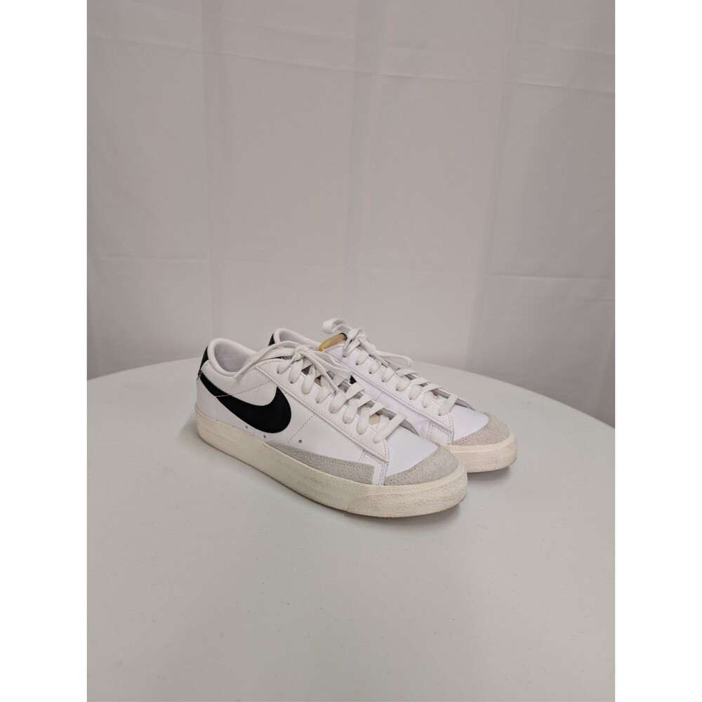 Nike Women's Blazer Low 77 White/Black *Size 8.5*